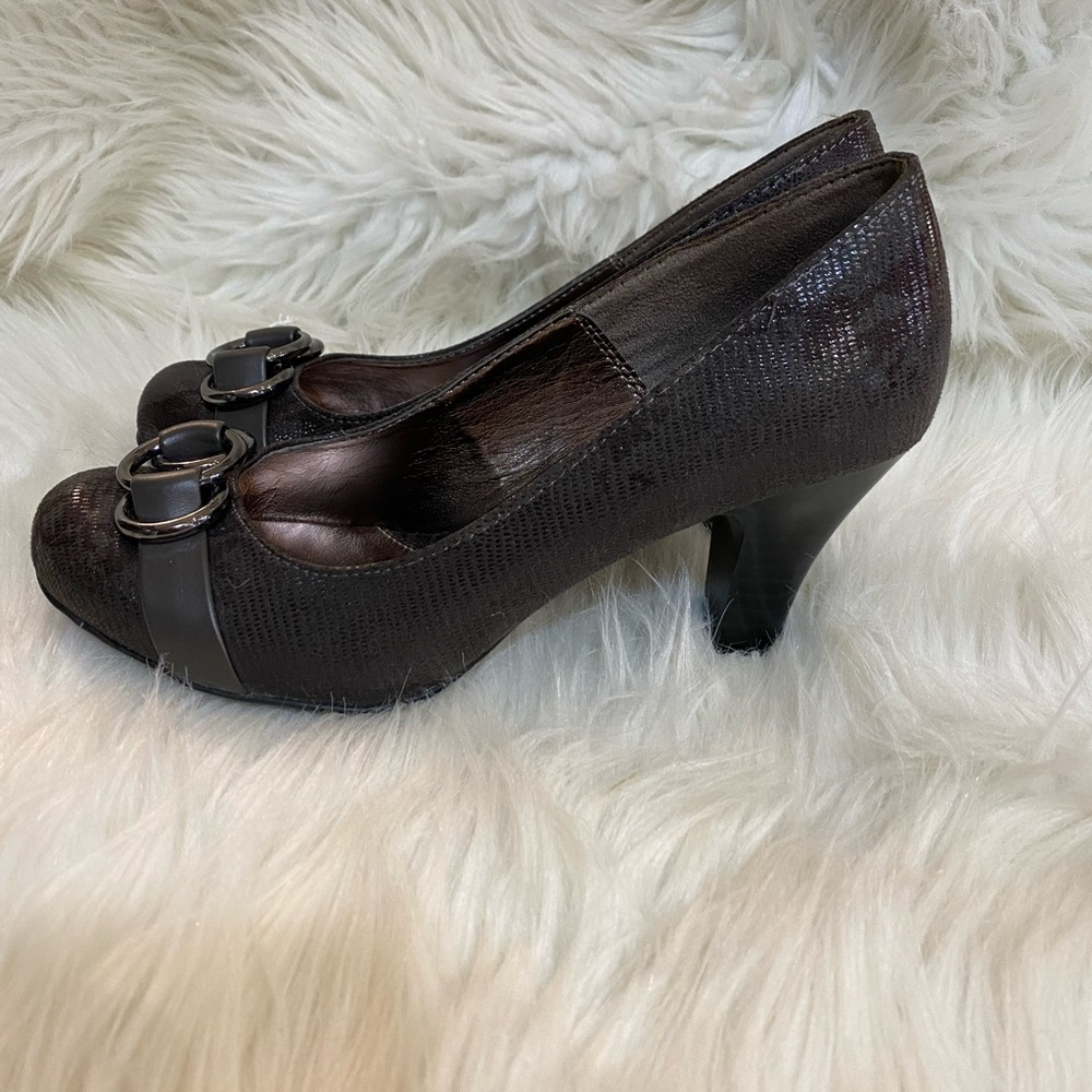 Solesenseability Pumps NWT